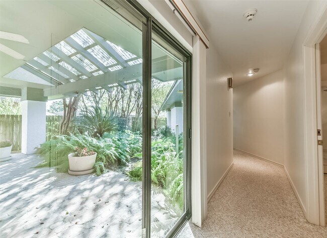 Building Photo - 1 Cadena Ct