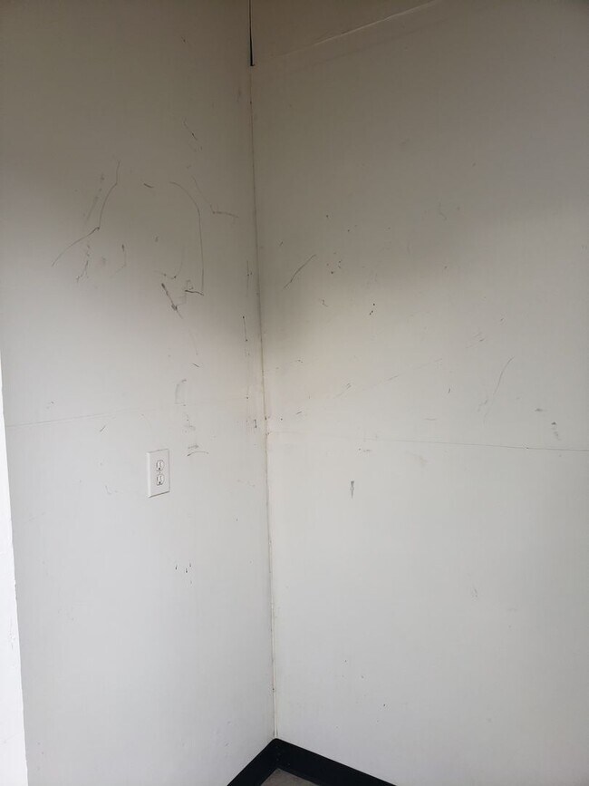 Building Photo - 404 Northrop Pl