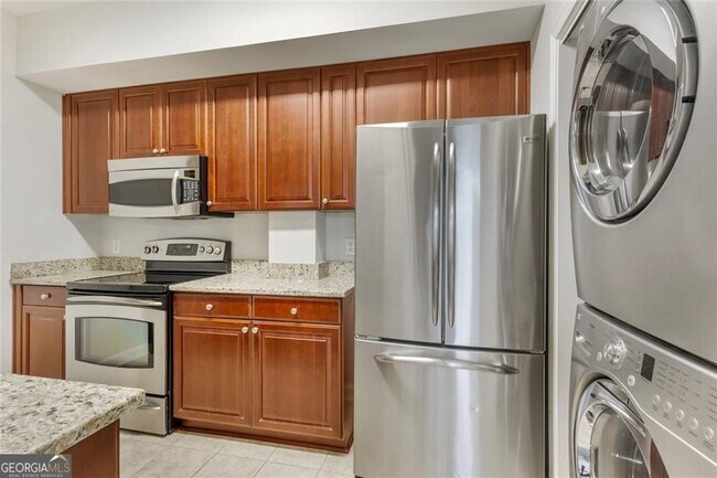 Building Photo - 2161 Peachtree Rd NE