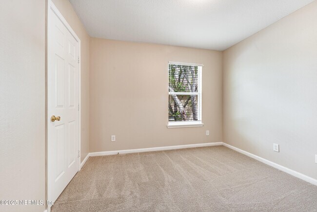Building Photo - 7990 Baymeadows Cir E