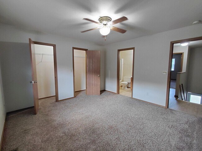 Building Photo - 24910 Scenic Dr