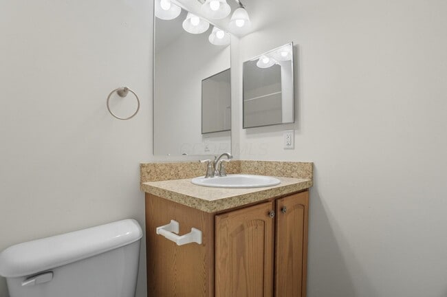 Building Photo - 5468 Nottinghamshire Ln