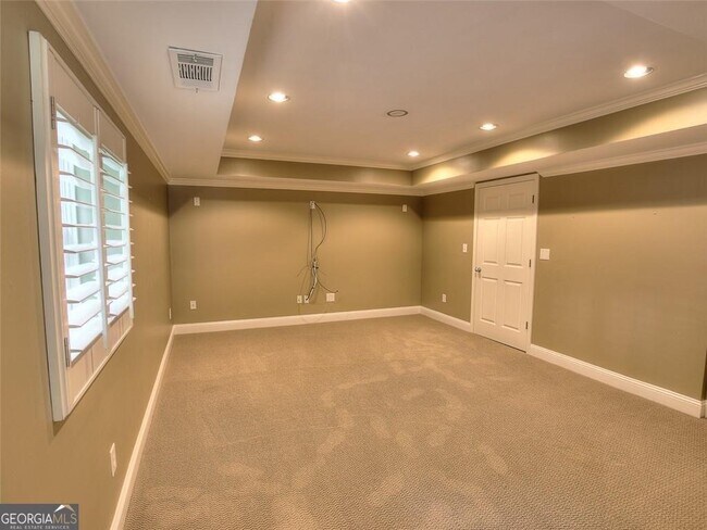Building Photo - 5575 Lake Forrest Dr NW