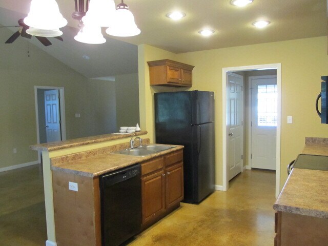 Building Photo - 3205 Horseshoe Cove