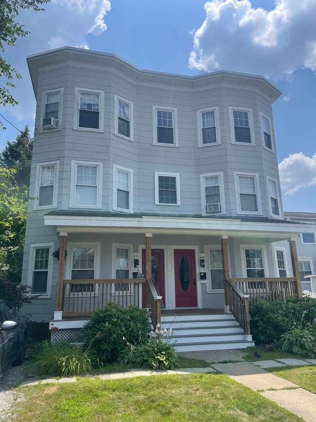 Building Photo - 651 Lake Ave, #3, Manchester NH 03103
