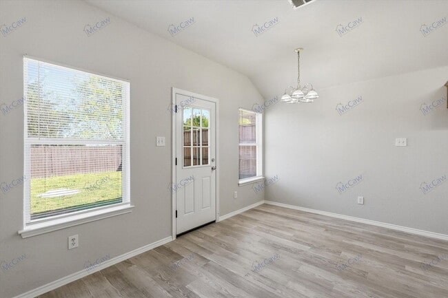 Building Photo - 412 Pin Oak Ln