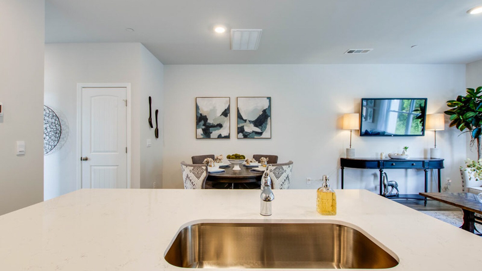 Building Photo - 646 Longtail Ln
