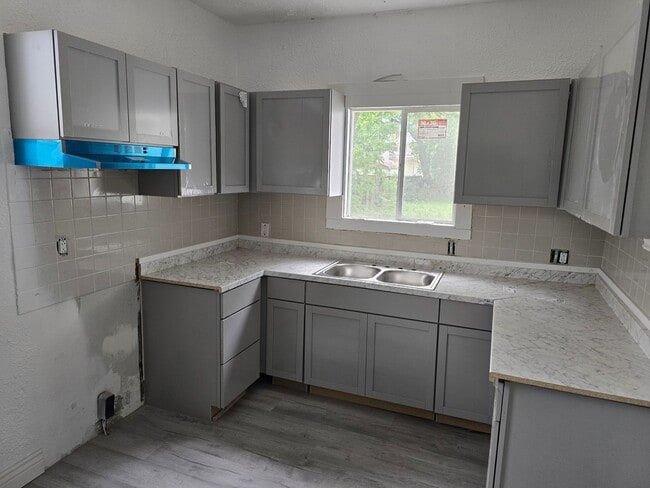 Building Photo - 2 Bedroom 1 Bath $1150.00