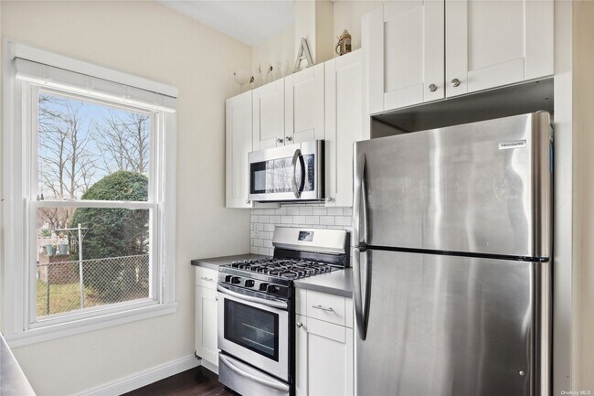 Building Photo - 15 Summit Pl