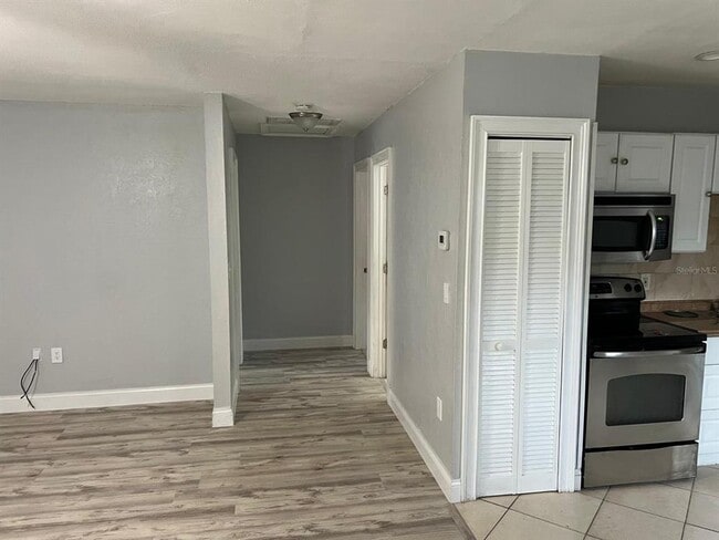 Building Photo - 455 Las Palmas Cir