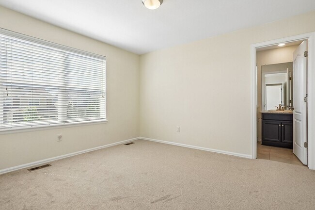 Building Photo - Luxurious Living: 2,367 Sq Ft Home with 4 Baths in Prime Location