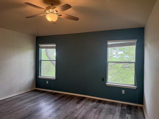 Building Photo - 10905 Dodge Cattle Dr