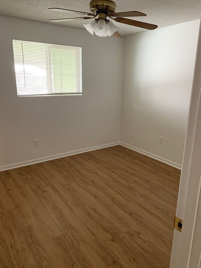 Building Photo - 5865 Marius Dr