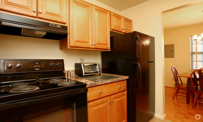 One Bedroom Garden Kitchen - Westwood Apartments