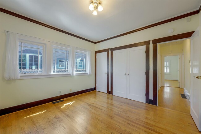 Building Photo - 1525 Cypress Ave