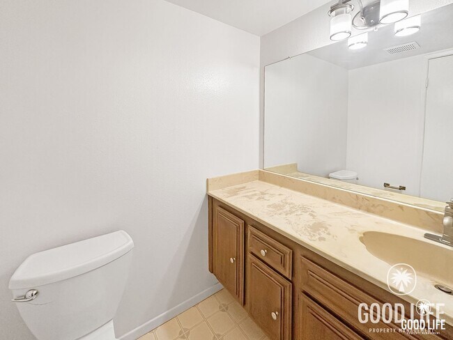 Building Photo - Spacious 4Bd/3Ba Townhome near SDSU Available Now!