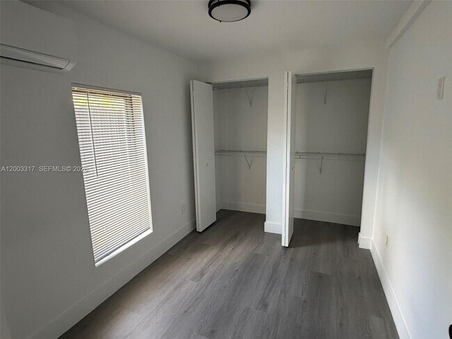 Building Photo - 628 SW 21st Ave