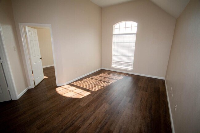 Building Photo - 17414 Big Oaks Grove