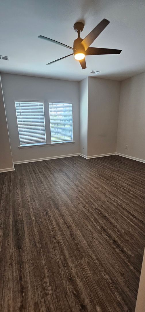 Building Photo - Glenmoor 3BR/2BA – Minutes from Downtown C...