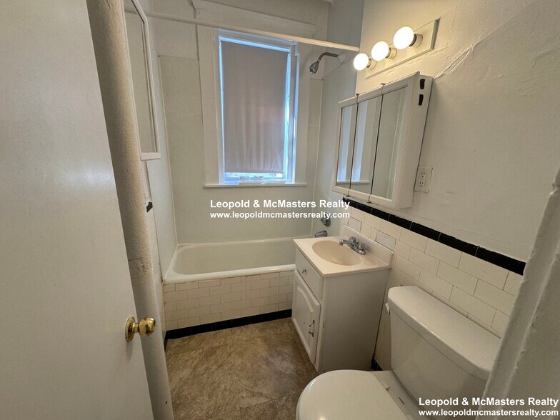 Building Photo - 309 Summit Ave