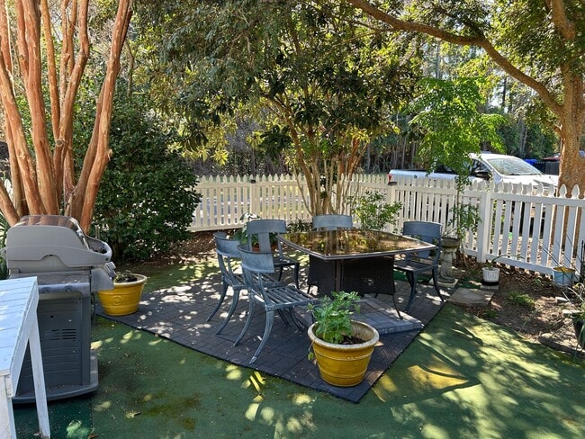 Building Photo - Fully Furnished: Stunning 3 - Bedroom 2.5 - Bath Townhome - Mt. Pleasant, SC