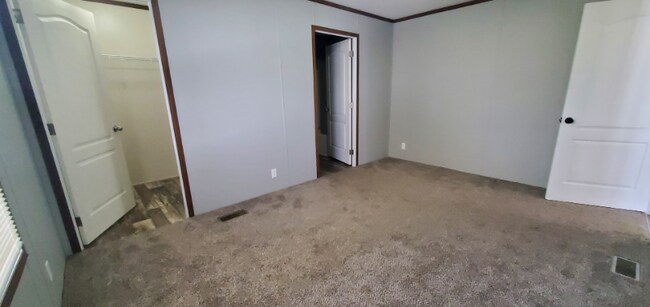 Building Photo - 5720 E Washington Rd