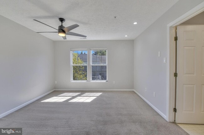 Building Photo - 27 Cutter Cove Ct