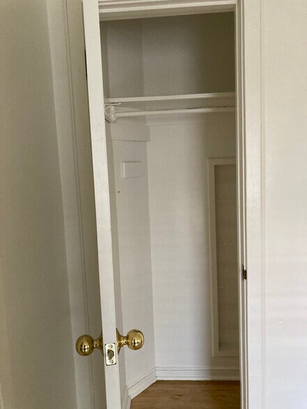 Building Photo - 1120 Evans Ave