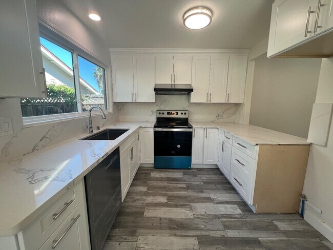 Building Photo - 1253 Ironbridge Way