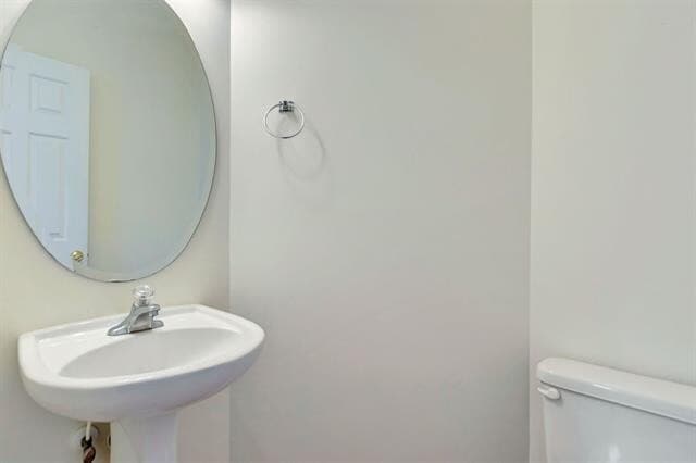 Building Photo - Bright Townhouse Available in Forest Lakes