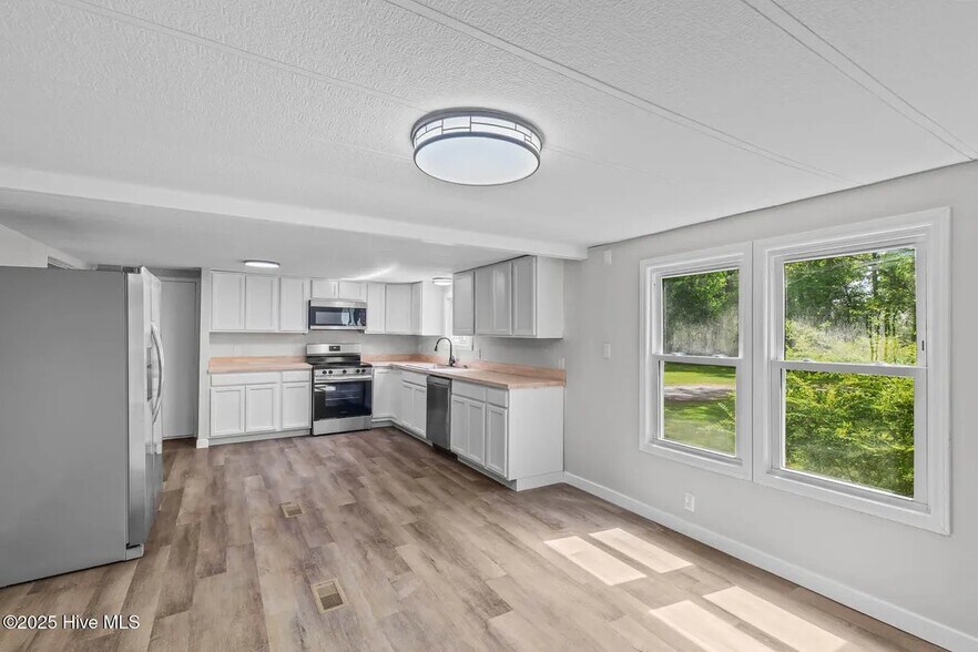 Building Photo - 136 Smedley Ln