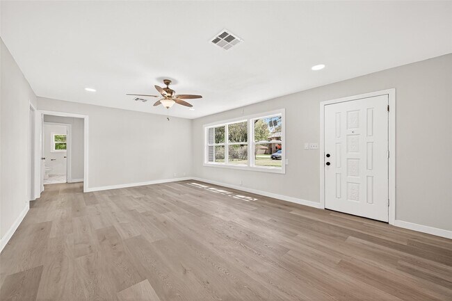 Building Photo - 815 Brooks Ave