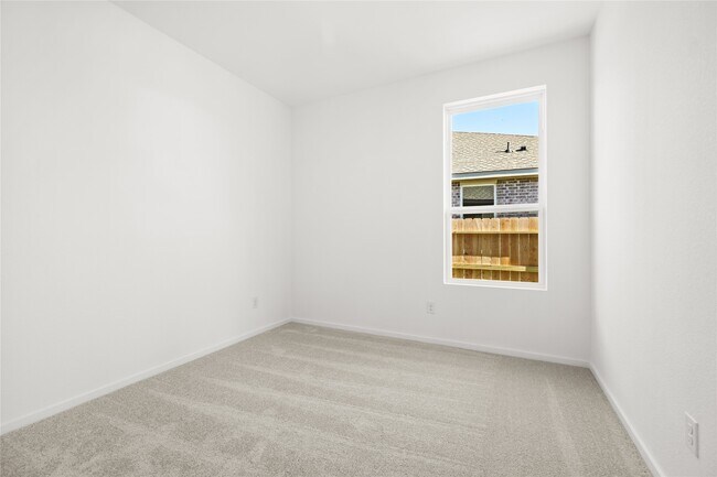 Building Photo - 823 Heaven Dr