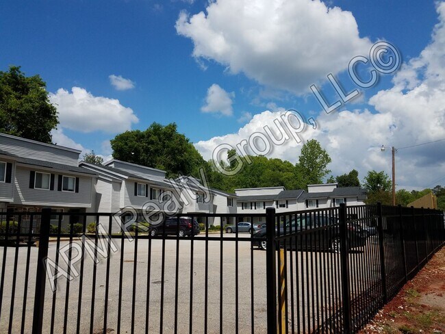 Building Photo - Cherry Hall Townhomes