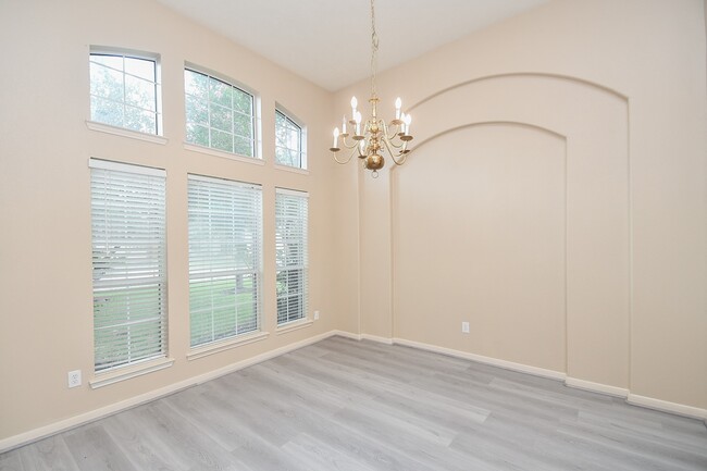 Building Photo - 15114 Snow Hill Ct