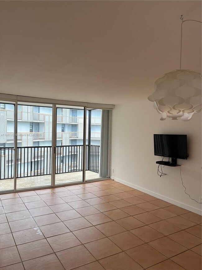 Building Photo - 1 bedroom in Aventura FL 33180