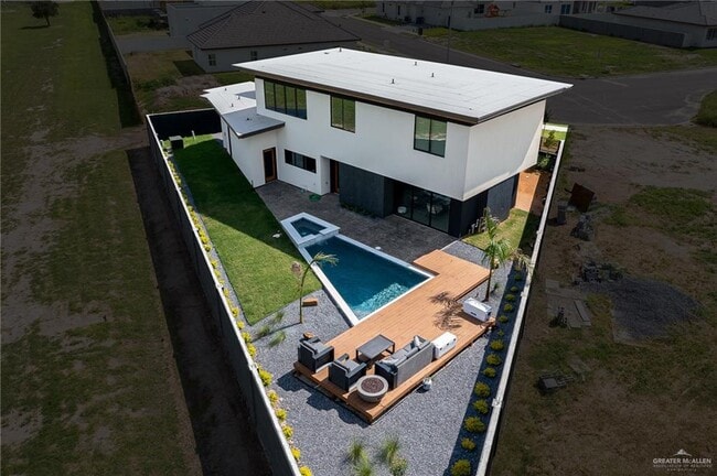 Building Photo - 2400 Thames Dr