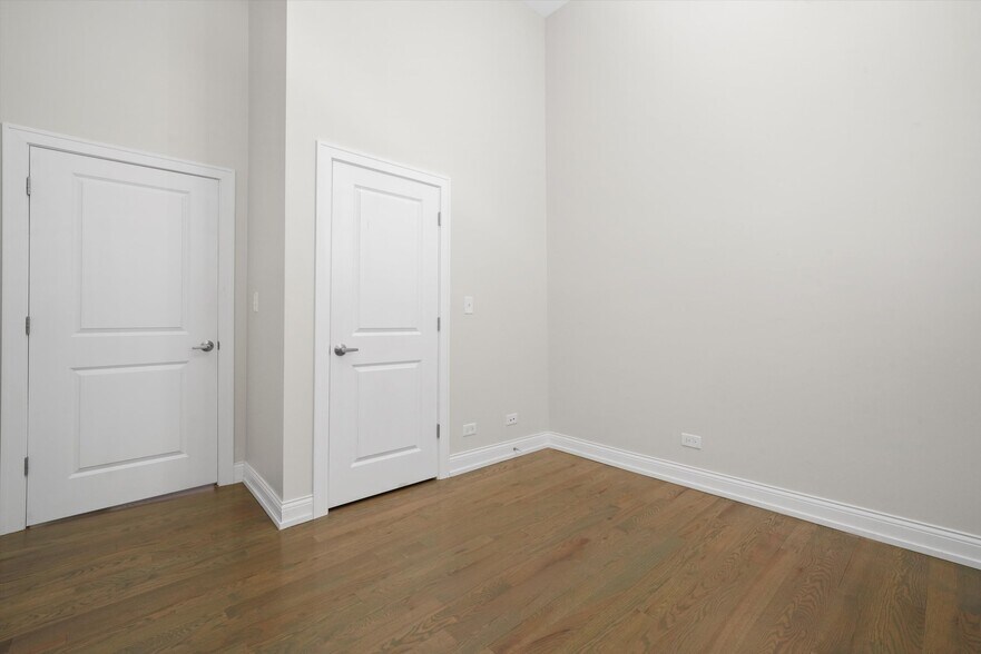 Building Photo - 1946 S Racine Ave