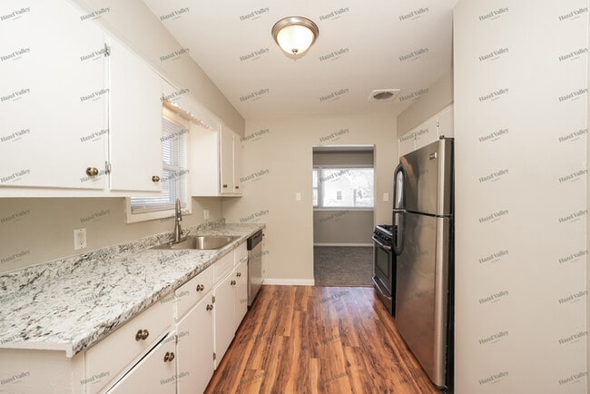 Building Photo - 2365 Pelton Ave