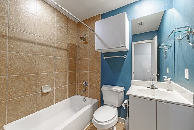 Building Photo - 3 N Ennis St