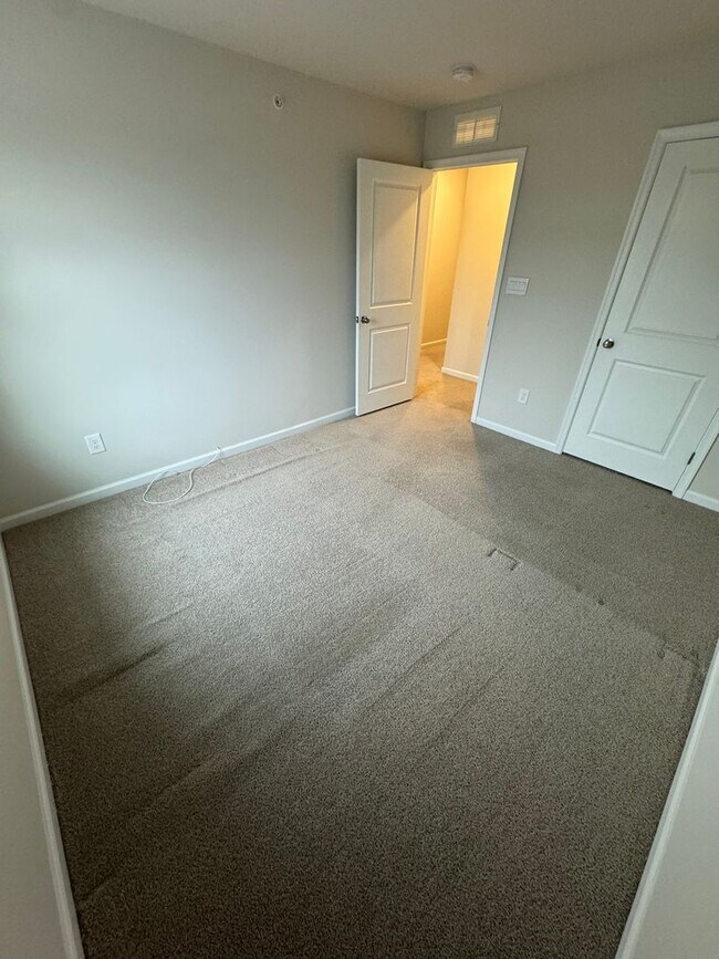 Building Photo - THREE BEDROOM NEW CONSTRUCTION PARKLAND SCHOOLS Townhome