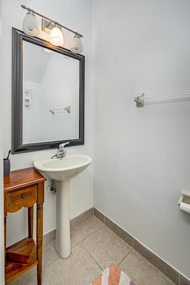 Building Photo - 3021 Grandiflora Dr