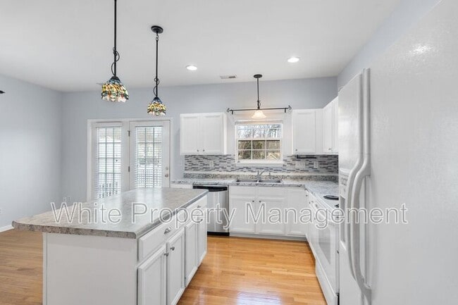 Building Photo - 13810 Hill St