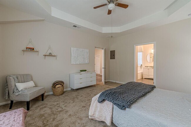 Building Photo - 560 Persimmon Pass