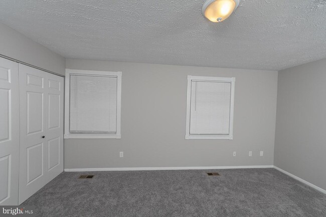 Building Photo - 31 Stone Falls Ct