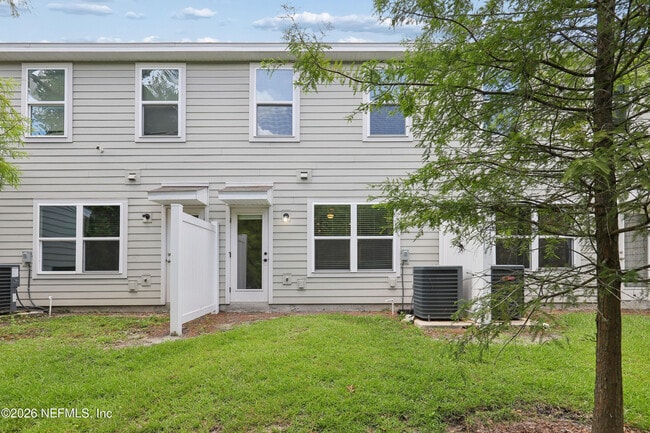 Building Photo - 5988 Creekside Crossing Dr