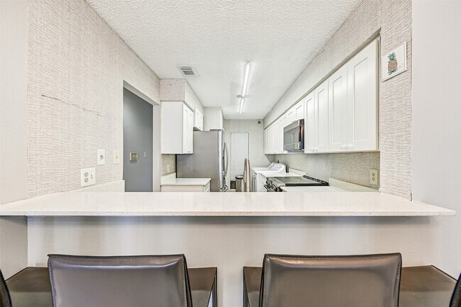 Building Photo - 7700 Seawall Blvd