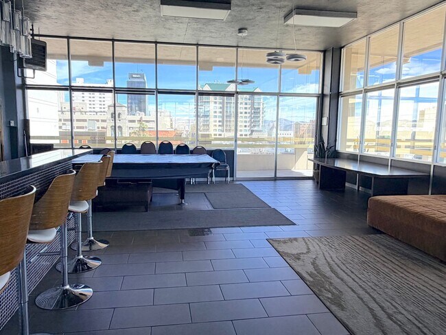 Building Photo - Reno Highrise Condo - Mountain & City Views