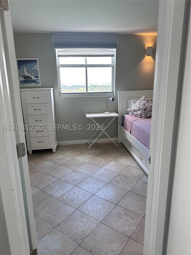 Building Photo - 5880 Collins 1203