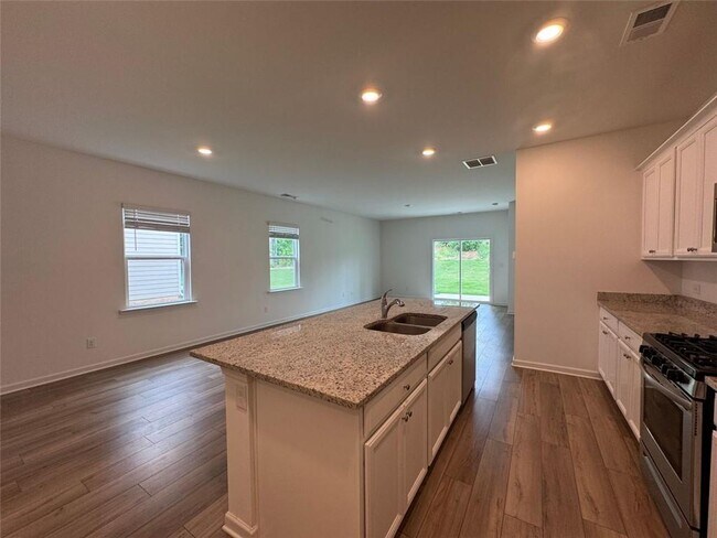 Building Photo - 204 Peregrine Point